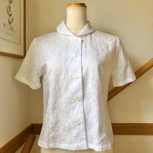 【残り一点・11号】薔薇刺繍コットンシャツ　半袖/ホワイト 4枚目の画像