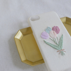 チューリップの刺繍スマホケース iPhoneケース 2枚目の画像
