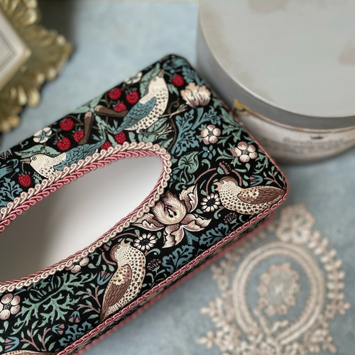 ☆ウィリアムモリスのいちご泥棒オックス生地ボックスティッシュケース　ハンドメイド ☆ウィリアムモリスのいちご泥棒オックス生地ボックスティッシュケース