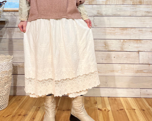 美品✨タグ付き 23区 スカート Morris Gallery ペチコート L ズボスカパン(透かしレースver.)ペチコート付きスカート（22s