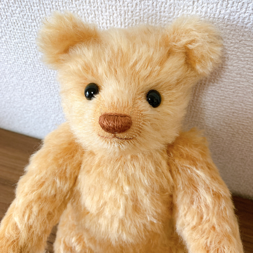 Nana Bee.♡ハンドメイド テディベア 32㎝ クリームイエロー Nana Bee.♡ハンドメイド テディベア 32㎝ クリームイエローの通販 by