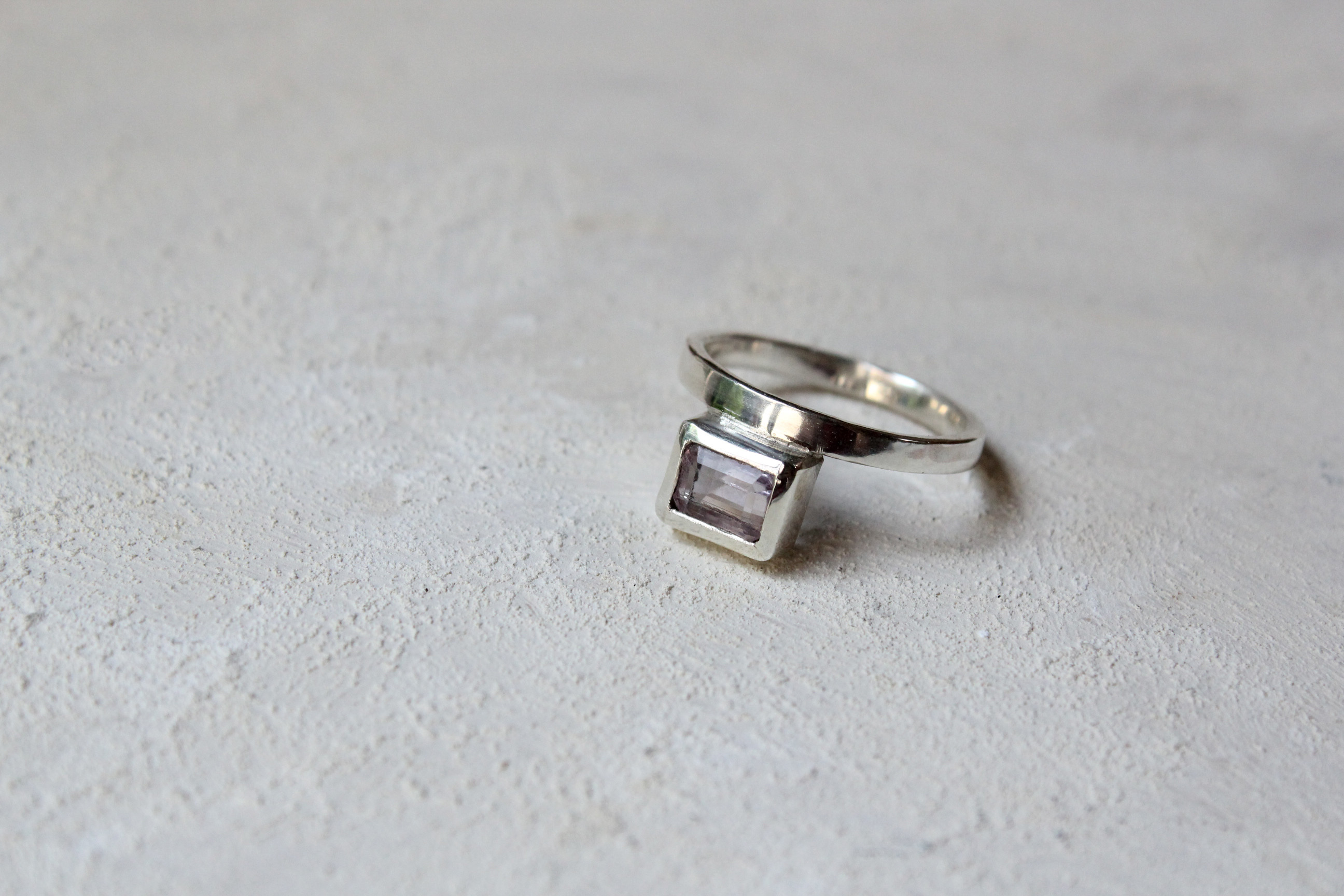 クンツァイトのリング　azur/silver