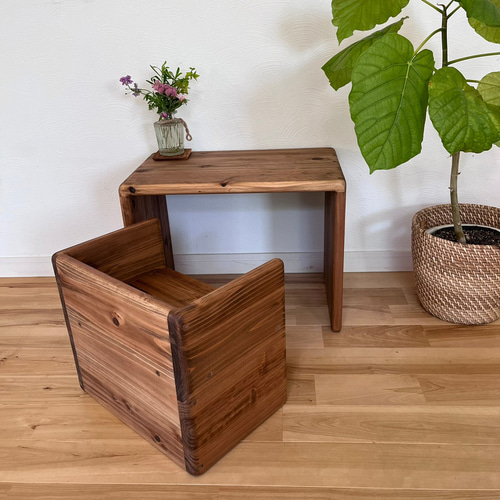 【すべての角が丸い】　国産杉の無垢材　子供椅子と机のセット　キッズチェア　子供机 全ての角が丸い】成長に合わせて使える子供椅子＆机セット 国産杉の