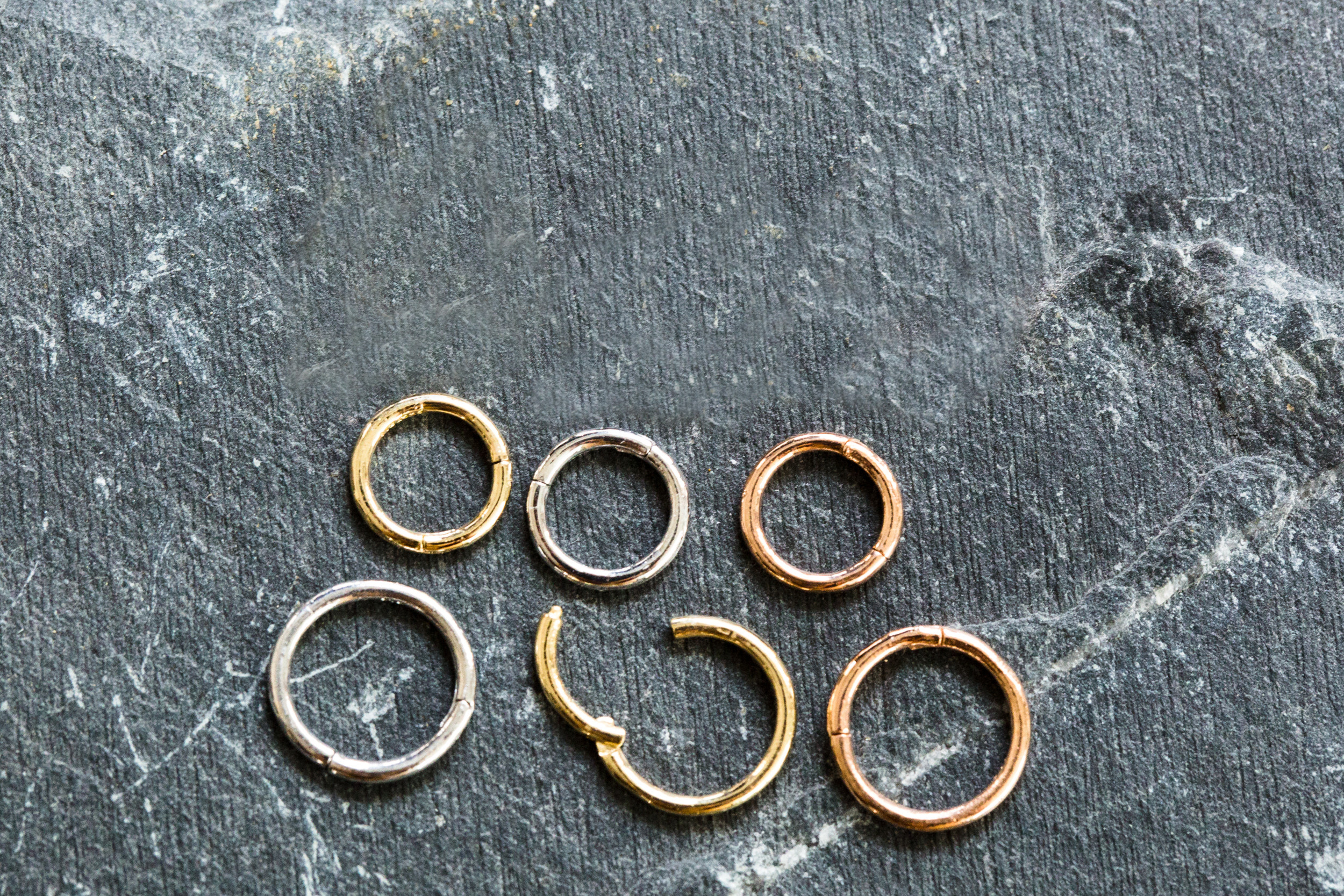 14K金 ゴールド セグメント クリッカ  ヒンジ リング 耳 鼻 軟骨 ヘリックス トラガス フープイヤリング ピアス