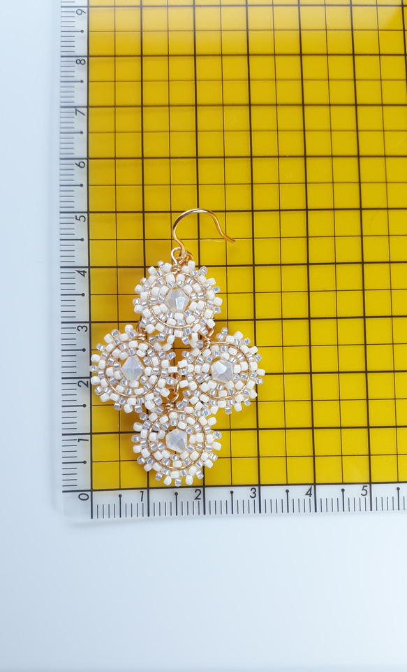 ホワイトのビーズのイヤリングアクセサリー / 5.50 cm 5枚目の画像