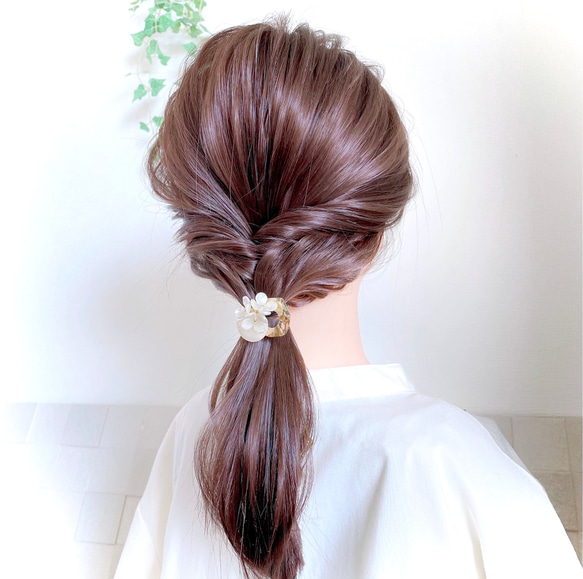 パール フラワー の ポニーフック / ヘアアクセサリー 花 ヘアカフ 3枚目の画像