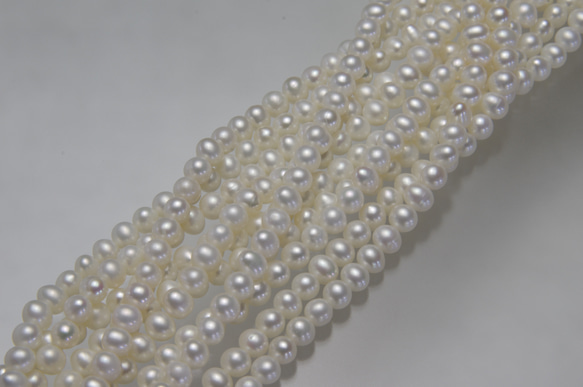 淡水パール　ポテト(少し扁平な丸型）エッグ ホワイト 5-6mm AB級品 商品番号2105AB 1枚目の画像