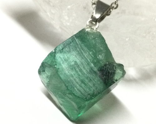 激レア！一点物☆ おススメ 強蛍光蛍石！ 天然石 英国ダイアナ・マリア