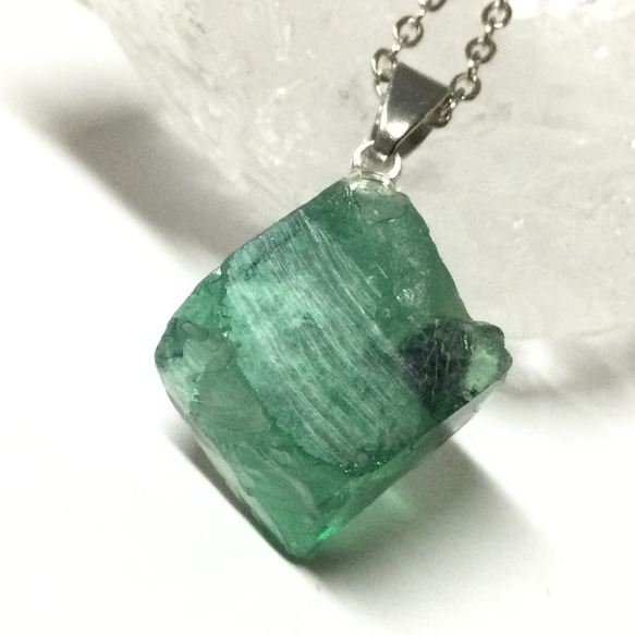 レア　ナイジェリア産フローライト、デザートローズ共生　強蛍光　240g 天然石 レア ナイジェリア産フローライト、デザートローズ共生 強蛍光 240g