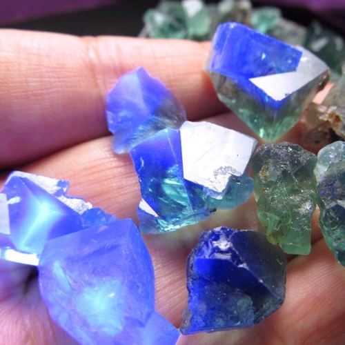 激レア！一点物☆ おススメ 強蛍光蛍石！ 天然石 英国ダイアナ・マリア