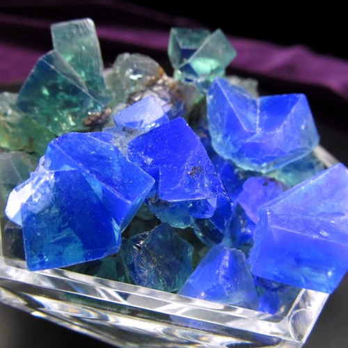 レア　ナイジェリア産フローライト、デザートローズ共生　強蛍光　240g 天然石 レア ナイジェリア産フローライト、デザートローズ共生 強蛍光 240g