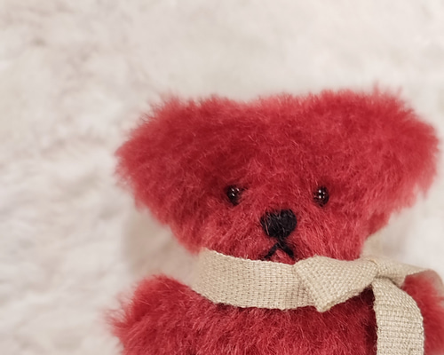 クマの顔 キーホルダー 赤いリボン付き 赤いくまさんキーホルダー（カラビナ付き） ぬいぐるみ Realwood
