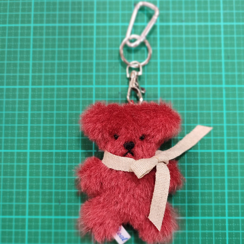 赤いくまさんキーホルダー（カラビナ付き） ぬいぐるみ Realwood bear