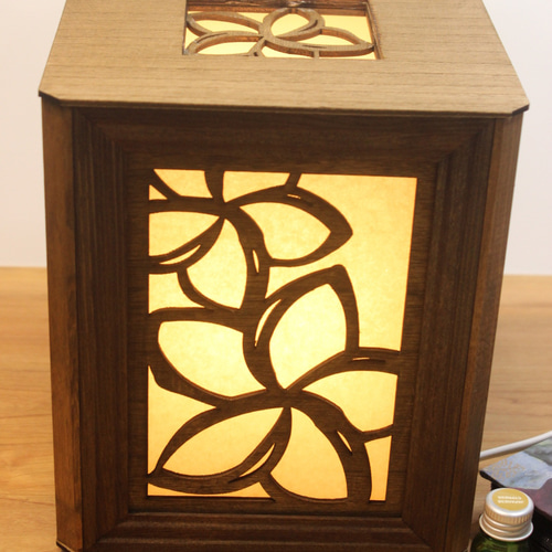 アロマストーン 真ん中黄色のプルメリア