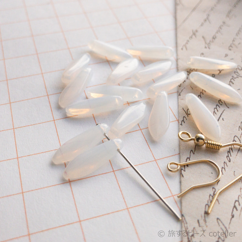 ハチミツの瓶とスティックのアート 【公式通販】