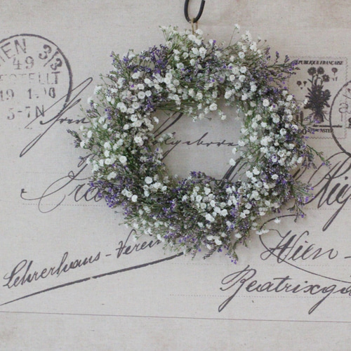 幻想的なスモークツリーとフィリカ、かすみ草のナチュラルリース 幻想的なスモークツリーとフィリカ、かすみ草のナチュラルリース