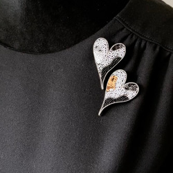 三毛猫ハート　ビーズ刺繍ブローチ　（ブロンズブラウン・白・黒） 8枚目の画像