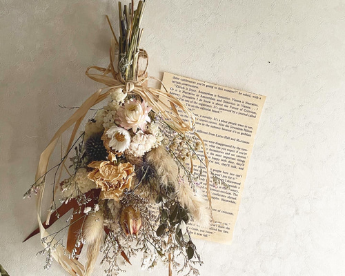 ࣪⊹ホワイトラナンキュラスのアンティーク風ドライフラワースワッグ