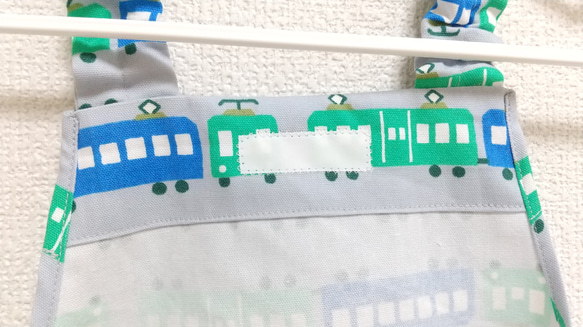 ☆ラスト１セット☆ 110cm のんびり電車（グレー）ゴム紐 子供用エプロン・三角巾・巾着袋セット 5枚目の画像