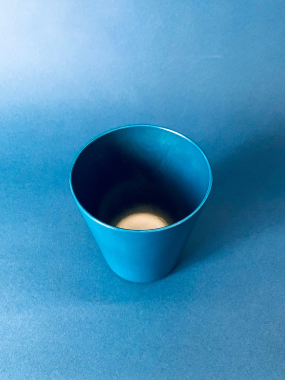 【Blue Moonカップ】青漆タンブラー（マロニエ）・漆器　青拭き漆カップ　錫蒔地仕上げ 4枚目の画像