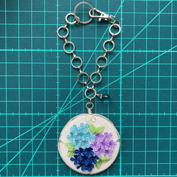 [1点物]夏にぴったり　つまみ細工の紫陽花バッグチャーム 7枚目の画像