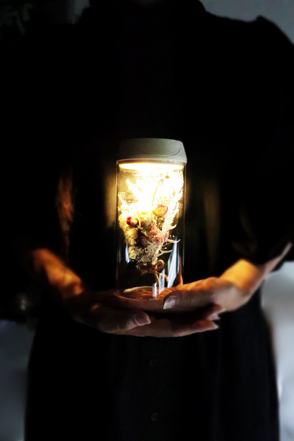 fleur message「お名前のイメージから束ねた花束」ガラス瓶の光る植物標本(直径8cm×高さ17.5㎝) 4枚目の画像