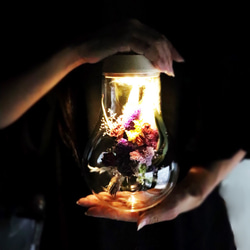 fleur message「お名前のイメージから束ねた花束」ガラス瓶の光る植物標本(直径13.5cm×高さ21cm) 1枚目の画像