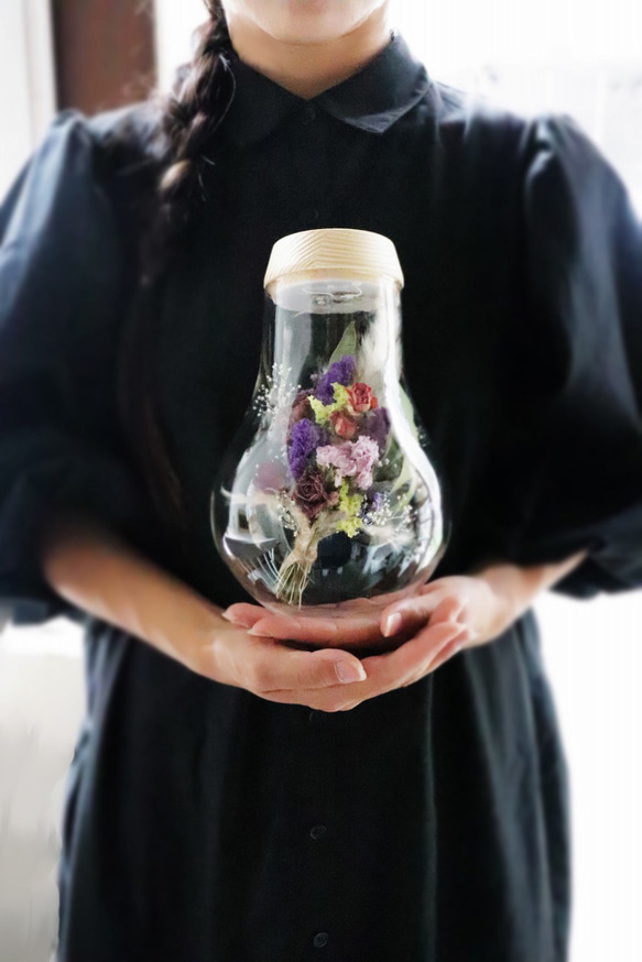 fleur message「お名前のイメージから束ねた花束」ガラス瓶の光る植物標本(直径13.5cm×高さ21cm) 8枚目の画像