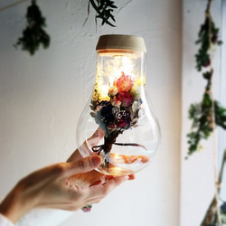 fleur message「お名前のイメージから束ねた花束」ガラス瓶の光る植物標本(直径13.5cm×高さ21cm) 7枚目の画像