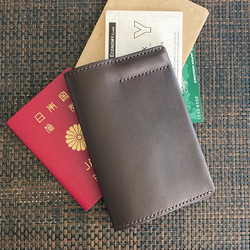 【焦げ茶床革】国際免許証＆SIMカードが入るパスポートケース PPC-06dbn ヌメ床革 焦げ茶 旅券入れ 1枚目の画像