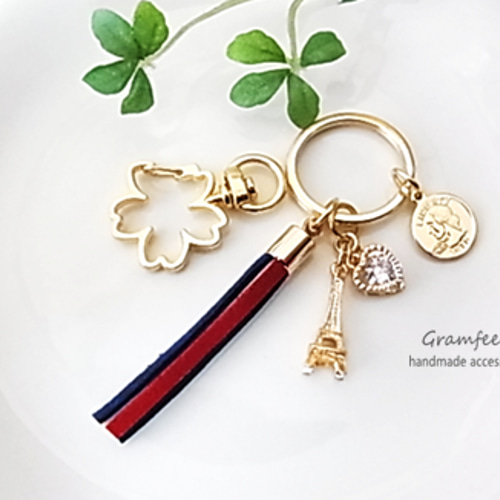 エッフェル塔＆トリコロールタッセルの 小さなキーホルダーパリ