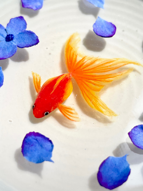 小皿で泳ぐ金魚　紫陽花　　インテリア雑貨　ミニチュア 8枚目の画像