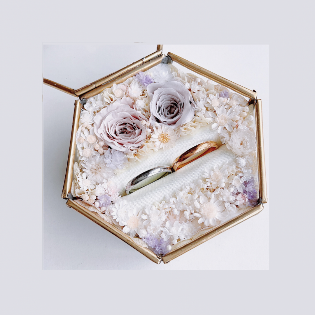【約束のとき】グレージュ縦置きタイプ・リングピロー・ヴィンテージ風ガラスケース・プリザーブドフラワー 8,140円