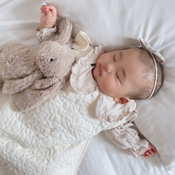 ＆mum イブル スリーパー 赤ちゃん 新生児 ベビー 着脱しやすい 両開き リーフ刺繍《出産祝い/名入れ》 2枚目の画像