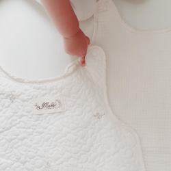 ＆mum イブル スリーパー 赤ちゃん 新生児 ベビー 着脱しやすい 両開き リーフ刺繍《出産祝い/名入れ》 3枚目の画像