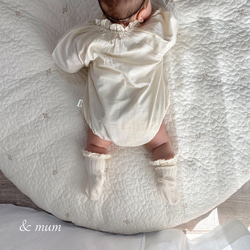 《出産祝い/名入れ》イブル リーフ刺繡 ベビーマット お昼寝布団  プレイマット キルティング Ivory 5枚目の画像