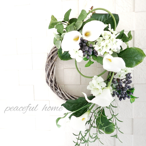 ブルーベリーのような美味しそうな❤︎ アーティフィシャルフラワーリース 🍀青薔薇のリース🍀 青い薔薇と、まだ青いブルーベリーの