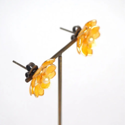 八重咲きの花舞[2way][チタンピアス][ロウバイ][黄色] 9枚目の画像