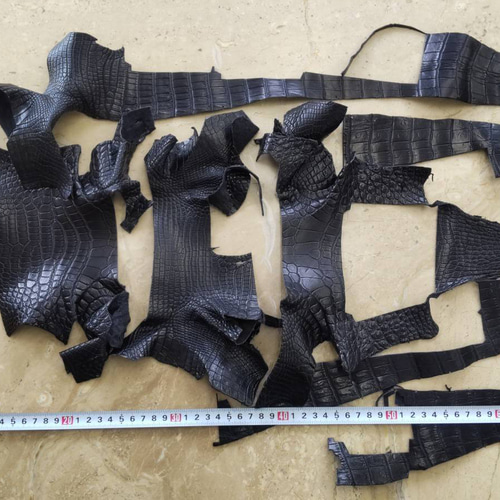 クロコダイル 革 はぎれ お買い得端切れ詰め合わせ 約3匹分相当 高級  