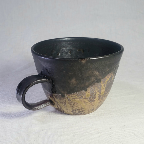 黒マット・灰釉マグカップ(赤土) NO.40 4枚目の画像