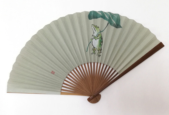 趣-omomuki- <雨傘カエル>　京扇子 1枚目の画像