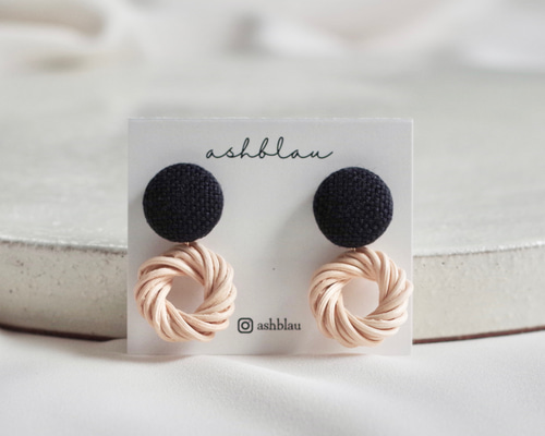 ミナペルホネン choucho くるみボタン ピアス/イヤリング ミナ