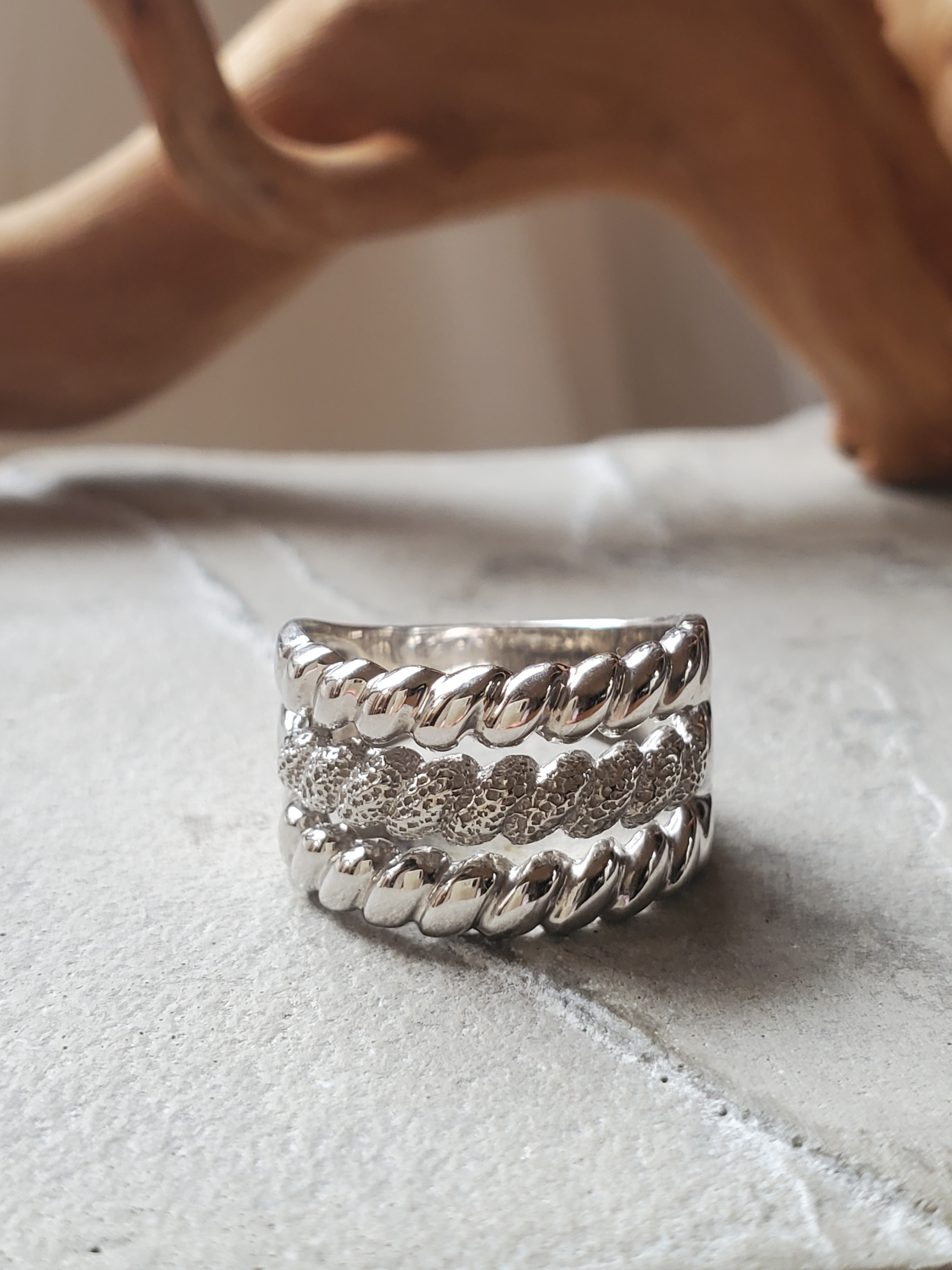 スクリューリング、ねじねじリングねじりピンクゴールドリング、メンズにもおすすめ