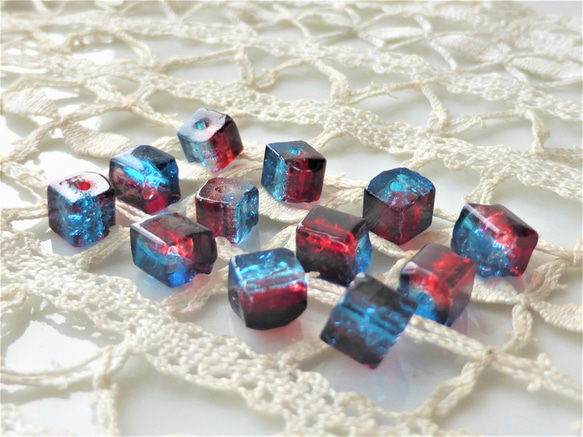 ヒビ　小さなキューブ　赤青　チェコビーズCzech Glass Beads8個 2枚目の画像