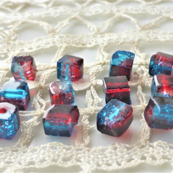 ヒビ　小さなキューブ　赤青　チェコビーズCzech Glass Beads8個 1枚目の画像