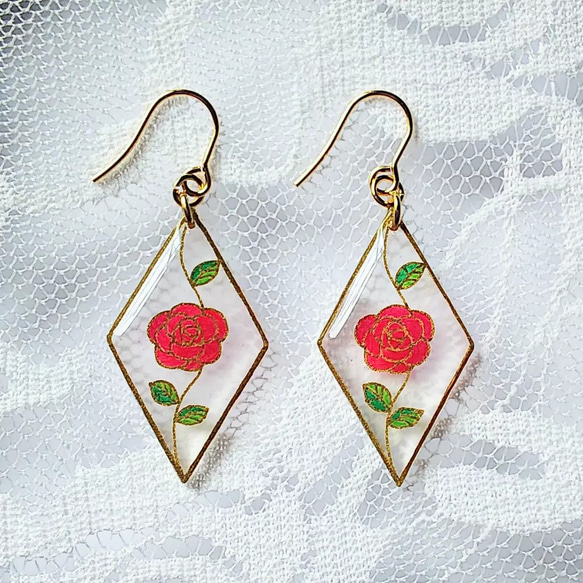 ひし形のゆらゆらピアス ステンドグラス風 薔薇 No. 22-60 ピアス 