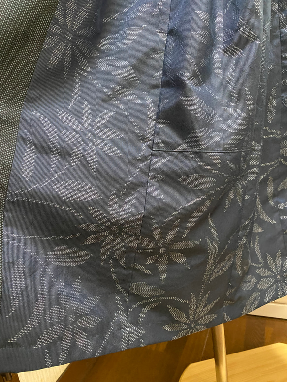 大島紬　3柄　紺色系パッチワーク　スカート　花柄　着物リメイク　ミモレ~ロング丈　154 8枚目の画像