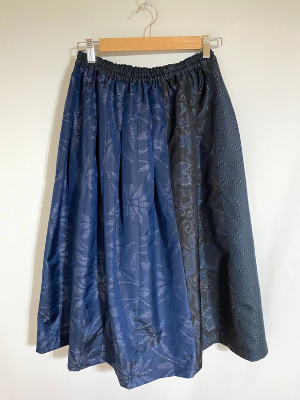 大島紬　3柄　紺色系パッチワーク　スカート　花柄　着物リメイク　ミモレ~ロング丈　154 9枚目の画像