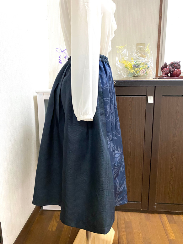 大島紬　3柄　紺色系パッチワーク　スカート　花柄　着物リメイク　ミモレ~ロング丈　154 2枚目の画像