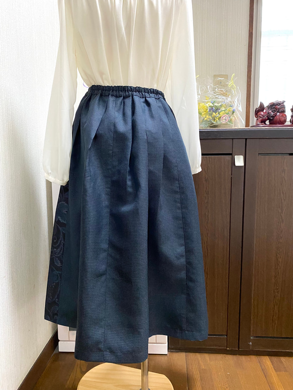 大島紬　3柄　紺色系パッチワーク　スカート　花柄　着物リメイク　ミモレ~ロング丈　154 3枚目の画像